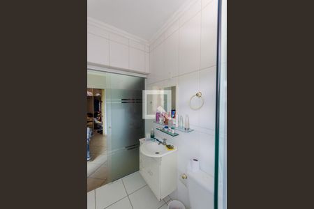 Casa para alugar com 255m², 3 quartos e 4 vagas Casa para alugar com 255m², 3 quartos e 4 vagasBanheiro da Suíte 2