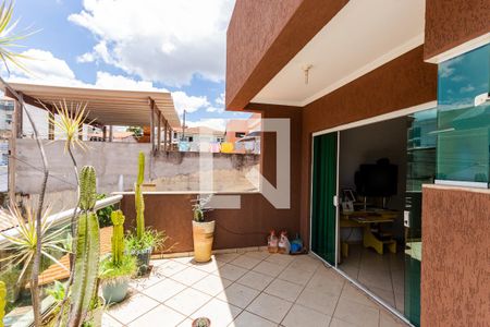 Casa para alugar com 255m², 3 quartos e 4 vagas Casa para alugar com 255m², 3 quartos e 4 vagasVaranda da Suíte 3