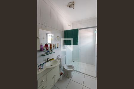 Casa para alugar com 255m², 3 quartos e 4 vagas Casa para alugar com 255m², 3 quartos e 4 vagasBanheiro da Suíte 2