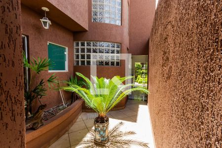 Casa para alugar com 255m², 3 quartos e 4 vagas Casa para alugar com 255m², 3 quartos e 4 vagasQuintal