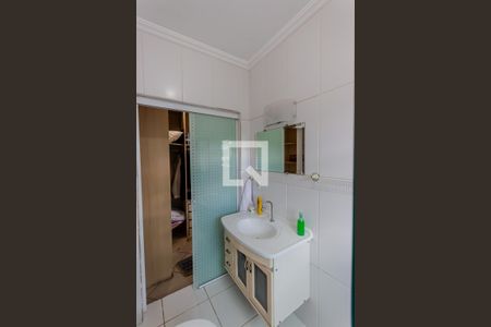 Casa para alugar com 255m², 3 quartos e 4 vagas Casa para alugar com 255m², 3 quartos e 4 vagasBanheiro da Suíte 1
