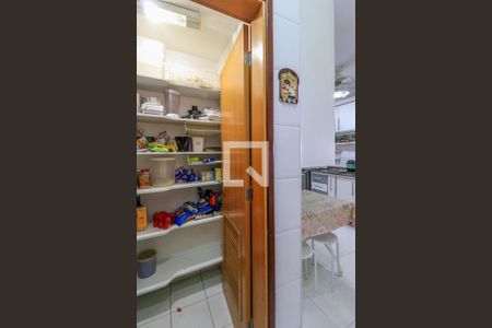 Apartamento à venda com 138m², 4 quartos e 3 vagas Apartamento à venda com 138m², 4 quartos e 3 vagasDespensa