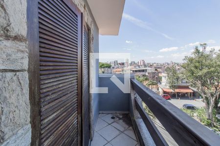 Casa à venda com 300m², 4 quartos e 5 vagas Casa à venda com 300m², 4 quartos e 5 vagasVaranda