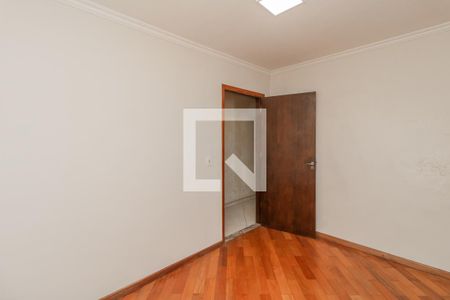 Casa à venda com 300m², 4 quartos e 5 vagas Casa à venda com 300m², 4 quartos e 5 vagasQuarto