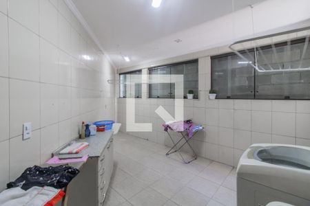 Casa à venda com 300m², 4 quartos e 5 vagas Casa à venda com 300m², 4 quartos e 5 vagasÁrea de serviço