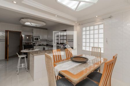 Casa à venda com 300m², 4 quartos e 5 vagas Casa à venda com 300m², 4 quartos e 5 vagasCozinha