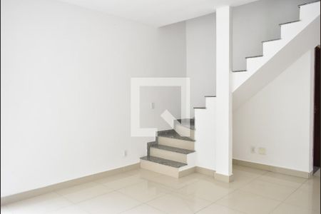 Sala de casa de condomínio para alugar com 2 quartos, 106m² em Campo Grande, Rio de Janeiro