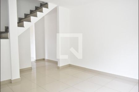 Sala de casa de condomínio para alugar com 2 quartos, 106m² em Campo Grande, Rio de Janeiro