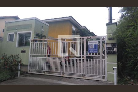 Casa de condomínio para alugar com 106m², 2 quartos e 2 vagas Casa de condomínio para alugar com 106m², 2 quartos e 2 vagasFachada do condomínio