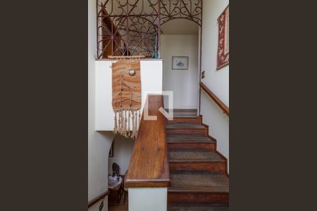 Casa à venda com 450m², 4 quartos e 4 vagasEscada