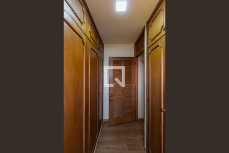 Casa à venda com 450m², 4 quartos e 4 vagasCloset Suíte