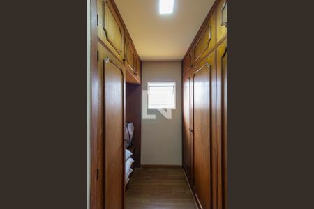 Casa à venda com 450m², 4 quartos e 4 vagasCloset Suíte