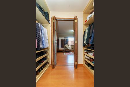 Casa à venda com 386m², 4 quartos e 4 vagasSuíte Principal - Closet