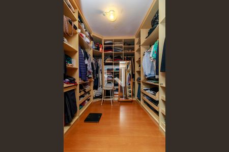 Casa à venda com 386m², 4 quartos e 4 vagasSuíte Principal - Closet