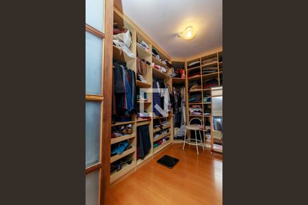 Casa à venda com 386m², 4 quartos e 4 vagasSuíte Principal - Closet