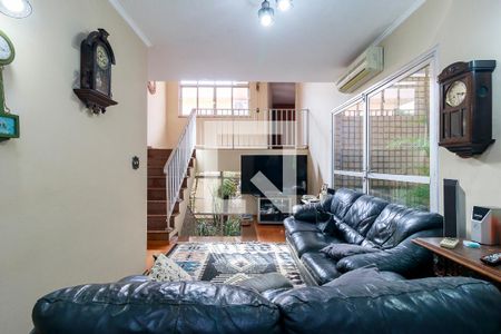 Casa à venda com 386m², 4 quartos e 4 vagasSala de TV