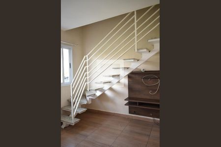 Escada de casa de condomínio para alugar com 2 quartos, 75m² em Campo Grande, Rio de Janeiro