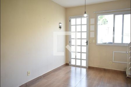 Sala de casa de condomínio para alugar com 2 quartos, 75m² em Campo Grande, Rio de Janeiro