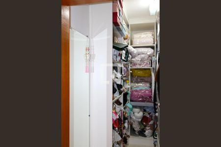 Casa à venda com 602m², 4 quartos e 9 vagasCloset da Suíte 2