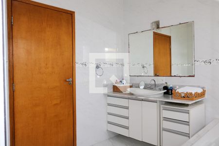 Casa à venda com 602m², 4 quartos e 9 vagasBanheiro da Suíte Master