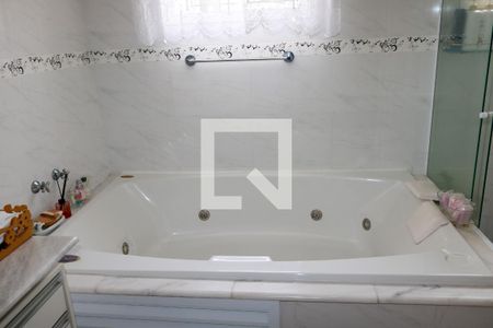 Casa à venda com 602m², 4 quartos e 9 vagasBanheiro da Suíte Master