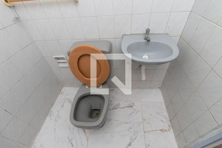 Banheiro de casa para alugar com 1 quarto, 34m² em Jardim Andarai, São Paulo