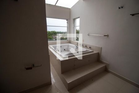 Casa para alugar com 500m², 6 quartos e 6 vagasBanheiro do Quarto 4