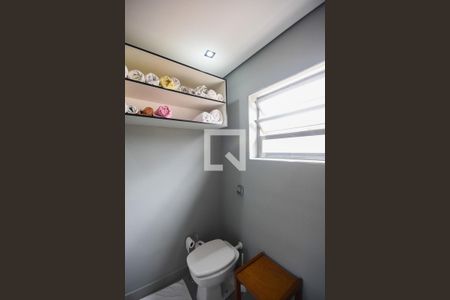 Casa à venda com 219m², 3 quartos e 3 vagas Casa à venda com 219m², 3 quartos e 3 vagasBanheiro