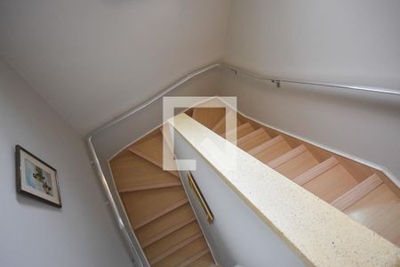 Escada de casa à venda com 3 quartos, 219m² em Vila Sonia, São Paulo