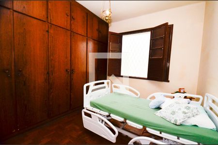 Casa à venda com 200m², 5 quartos e 2 vagasQuarto4