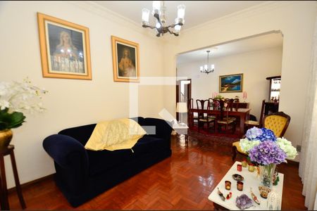 Sala de estar de casa à venda com 5 quartos, 200m² em São Lucas, Belo Horizonte