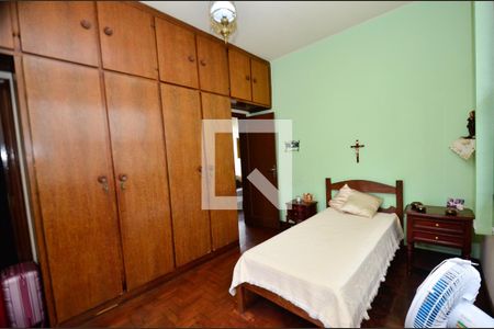 Casa à venda com 200m², 5 quartos e 2 vagasQuarto3