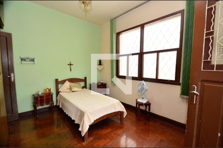 Casa à venda com 200m², 5 quartos e 2 vagasQuarto3