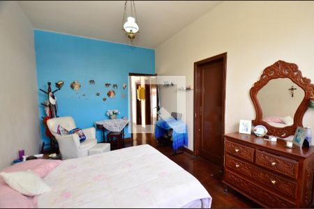 Casa à venda com 200m², 5 quartos e 2 vagasQuarto2