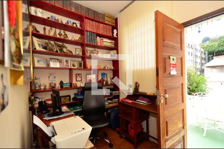 Casa à venda com 200m², 5 quartos e 2 vagasEscritorio