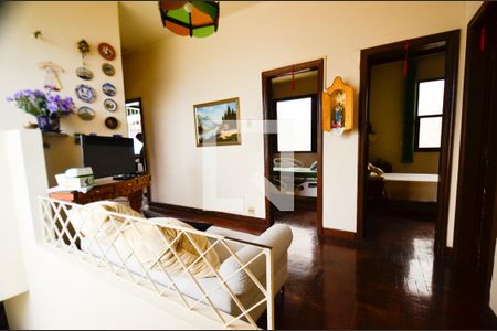 Casa à venda com 200m², 5 quartos e 2 vagasSala /corredor