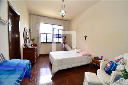 Casa à venda com 200m², 5 quartos e 2 vagasQuarto2