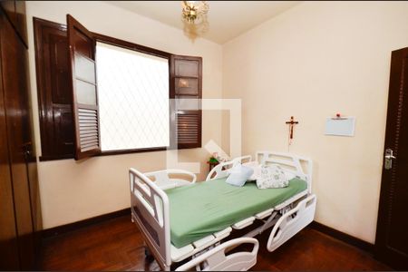 Casa à venda com 200m², 5 quartos e 2 vagasQuarto4