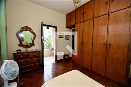 Casa à venda com 200m², 5 quartos e 2 vagasQuarto3