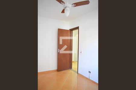 Quarto 1 de apartamento para alugar com 2 quartos, 46m² em Sítio Cercado, Curitiba