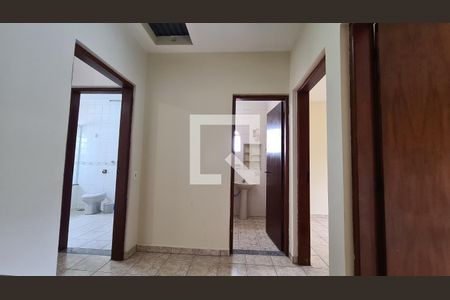 Casa à venda com 250m², 3 quartos e 4 vagas Casa à venda com 250m², 3 quartos e 4 vagascorredor