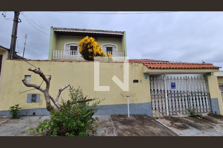 Casa à venda com 250m², 3 quartos e 4 vagas Casa à venda com 250m², 3 quartos e 4 vagasfachada