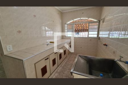 Casa à venda com 250m², 3 quartos e 4 vagas Casa à venda com 250m², 3 quartos e 4 vagasárea de serviço