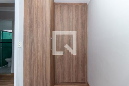 Quarto 1 - Armários de casa para alugar com 2 quartos, 60m² em Vila Corberi, São Paulo