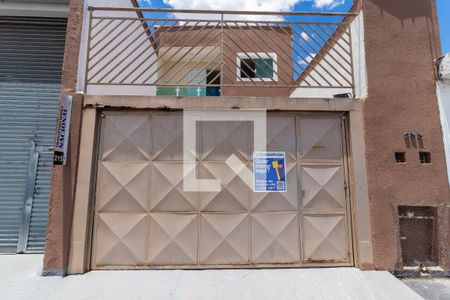 Casa para alugar com 60m², 2 quartos e 2 vagasFachada