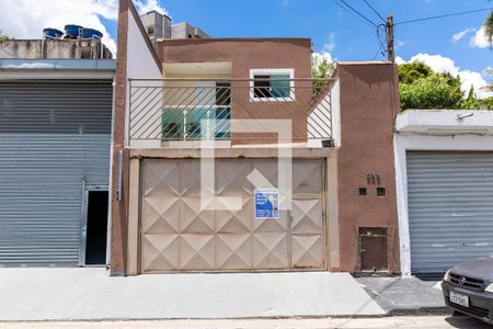 Casa para alugar com 60m², 2 quartos e 2 vagasFachada