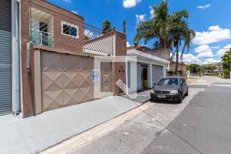 Casa para alugar com 60m², 2 quartos e 2 vagasFachada