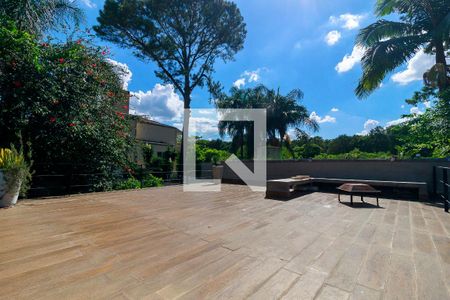 Casa à venda com 593m², 4 quartos e 4 vagas Casa à venda com 593m², 4 quartos e 4 vagasQuintal