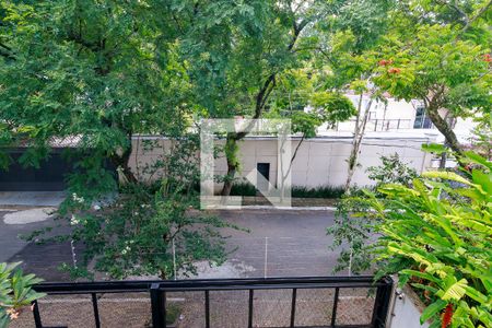 Casa à venda com 593m², 4 quartos e 4 vagas Casa à venda com 593m², 4 quartos e 4 vagasSala - Vista