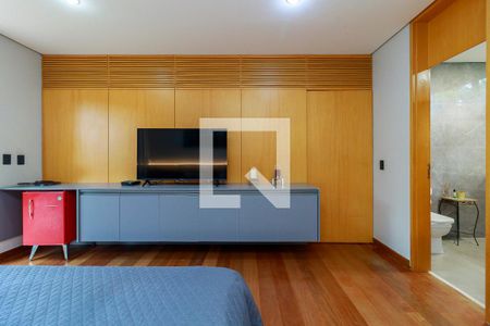 Casa à venda com 593m², 4 quartos e 4 vagas Casa à venda com 593m², 4 quartos e 4 vagasSuíte Principal